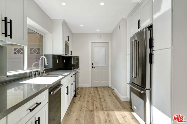 23153 Gonzales Drive, Woodland Hills (los Angeles), CA 91367