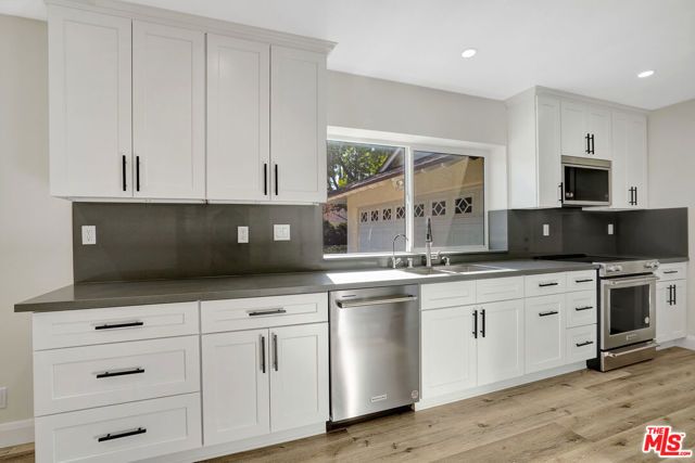 23153 Gonzales Drive, Woodland Hills (los Angeles), CA 91367