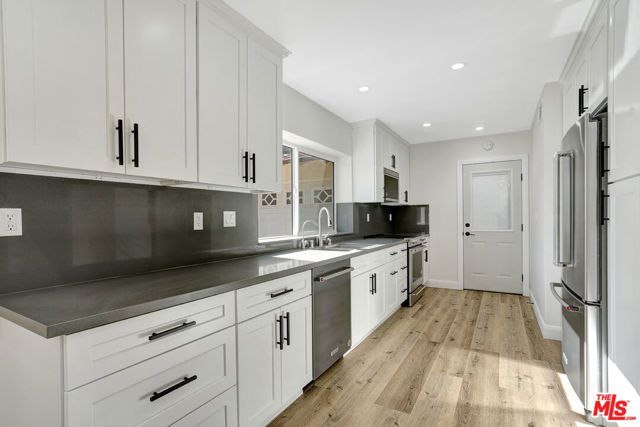 23153 Gonzales Drive, Woodland Hills (los Angeles), CA 91367