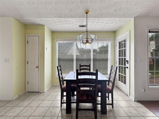 902 Conners Cove, Lawrenceville, GA 30044