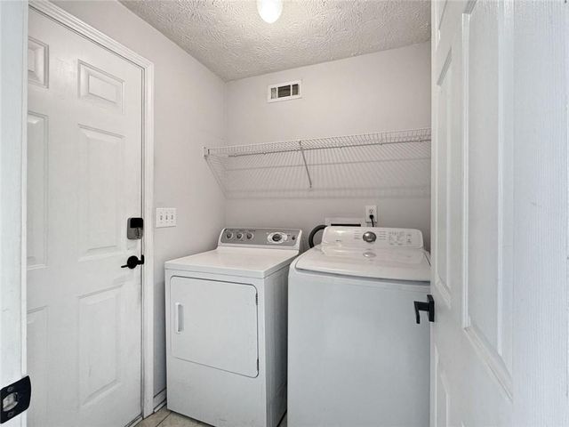 902 Conners Cove, Lawrenceville, GA 30044