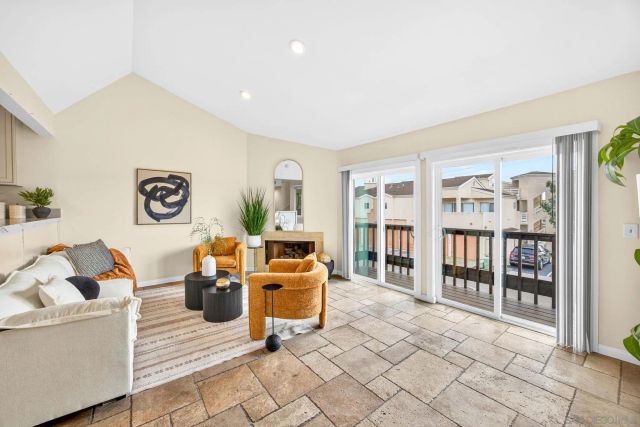 6992 Camino Degrazia, San Diego, CA 92111