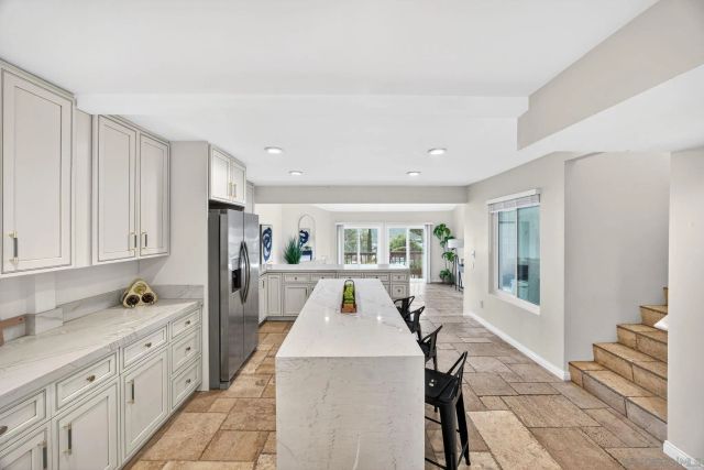 6992 Camino Degrazia, San Diego, CA 92111