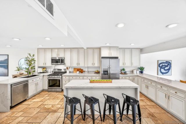 6992 Camino Degrazia, San Diego, CA 92111