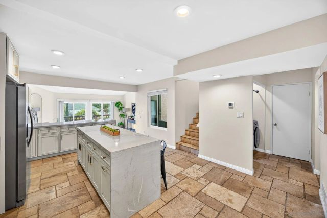 6992 Camino Degrazia, San Diego, CA 92111