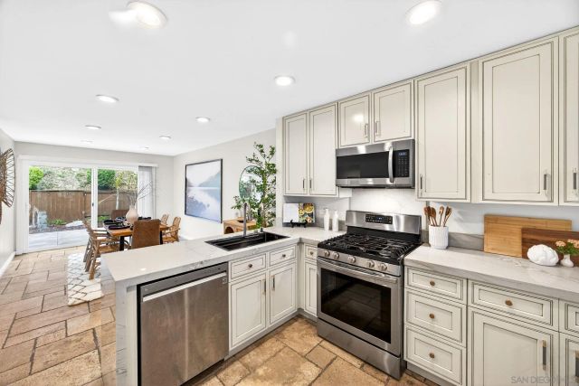 6992 Camino Degrazia, San Diego, CA 92111