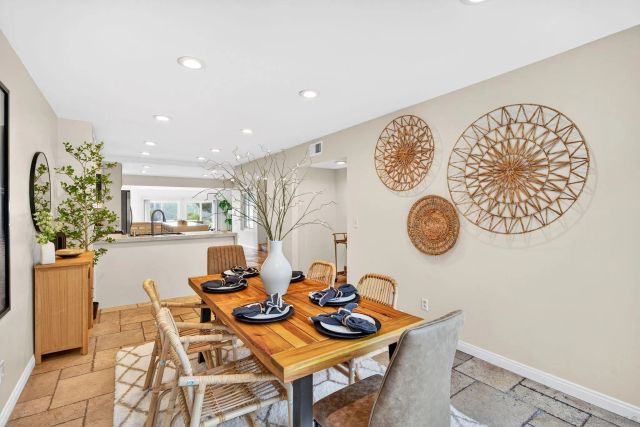 6992 Camino Degrazia, San Diego, CA 92111