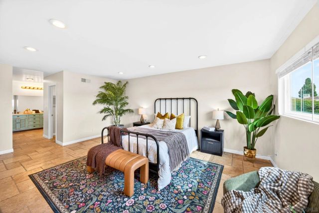 6992 Camino Degrazia, San Diego, CA 92111