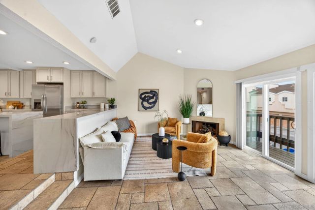 6992 Camino Degrazia, San Diego, CA 92111