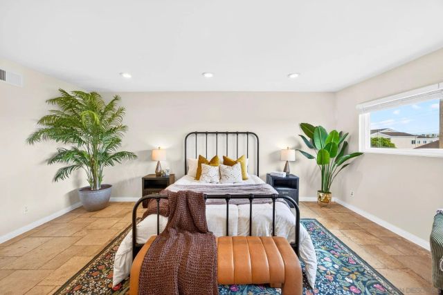 6992 Camino Degrazia, San Diego, CA 92111