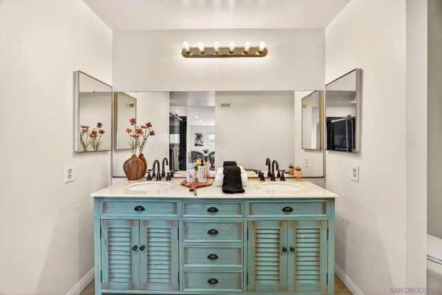 6992 Camino Degrazia, San Diego, CA 92111