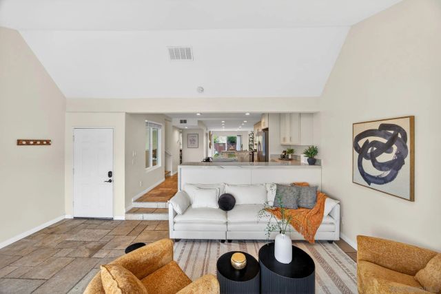 6992 Camino Degrazia, San Diego, CA 92111