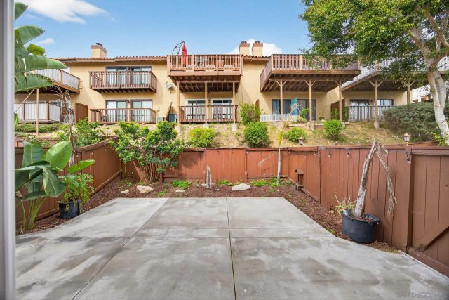 6992 Camino Degrazia, San Diego, CA 92111