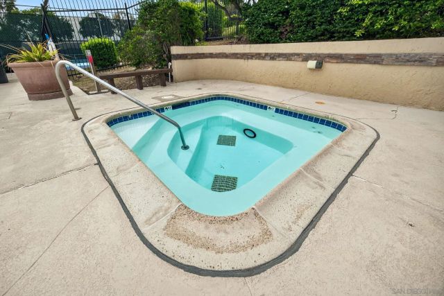 6992 Camino Degrazia, San Diego, CA 92111