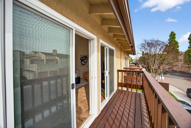 6992 Camino Degrazia, San Diego, CA 92111