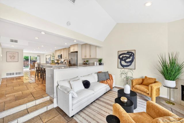 6992 Camino Degrazia, San Diego, CA 92111