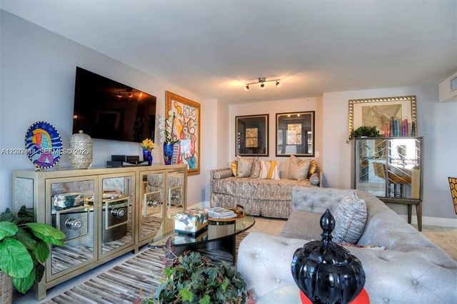 2555 Collins Ave 1400, Miami Beach, FL 33140