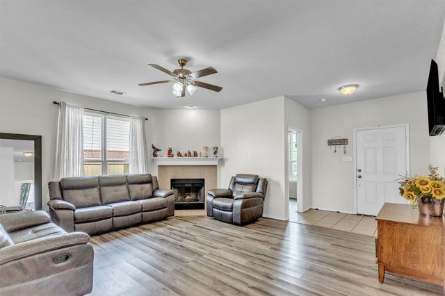 1620 Kawati Way, Krum, TX 76249