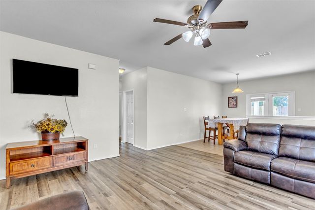 1620 Kawati Way, Krum, TX 76249