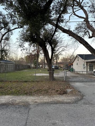 8135 Laura Koppe Road, Houston, TX 77028