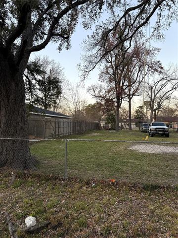 8135 Laura Koppe Road, Houston, TX 77028