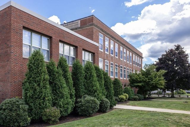 948 Main St 202, Waltham, MA 02453
