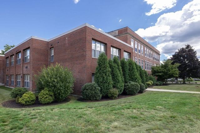 948 Main St 202, Waltham, MA 02453