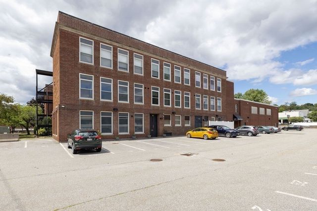 948 Main St 202, Waltham, MA 02453