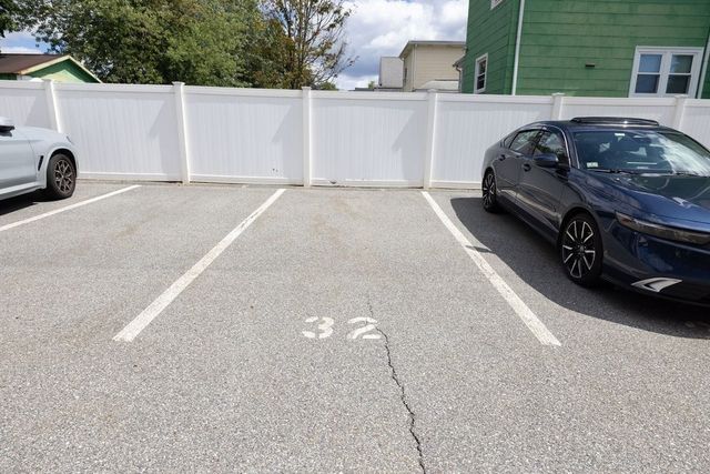 948 Main St 202, Waltham, MA 02453