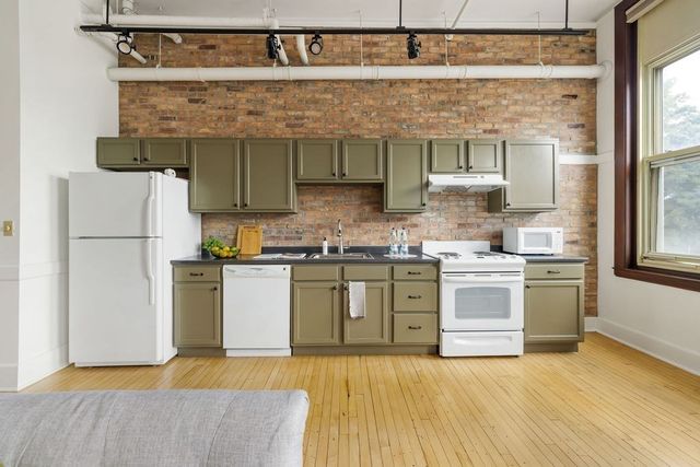 948 Main St 202, Waltham, MA 02453