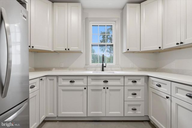500 E MILL RD, Flourtown, PA 19031