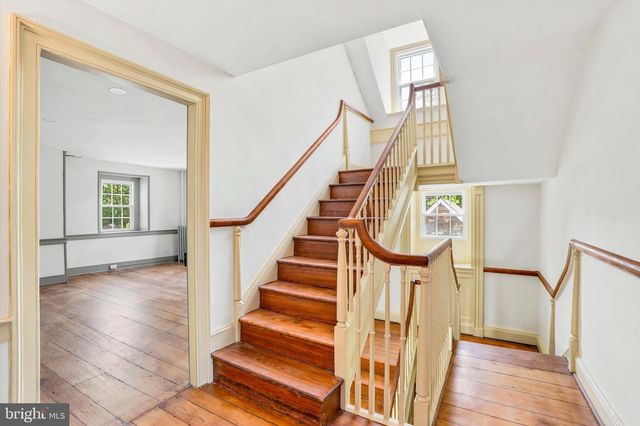 500 E MILL RD, Flourtown, PA 19031