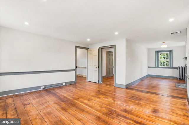 500 E MILL RD, Flourtown, PA 19031