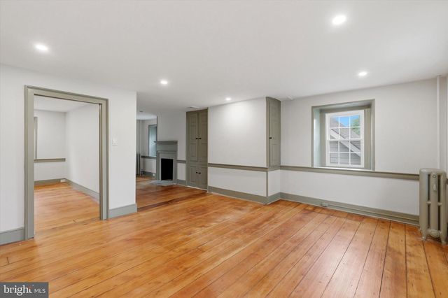 500 E MILL RD, Flourtown, PA 19031