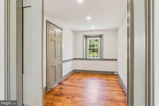 500 E MILL RD, Flourtown, PA 19031