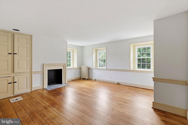 500 E MILL RD, Flourtown, PA 19031