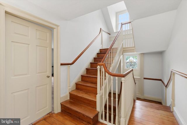 500 E MILL RD, Flourtown, PA 19031