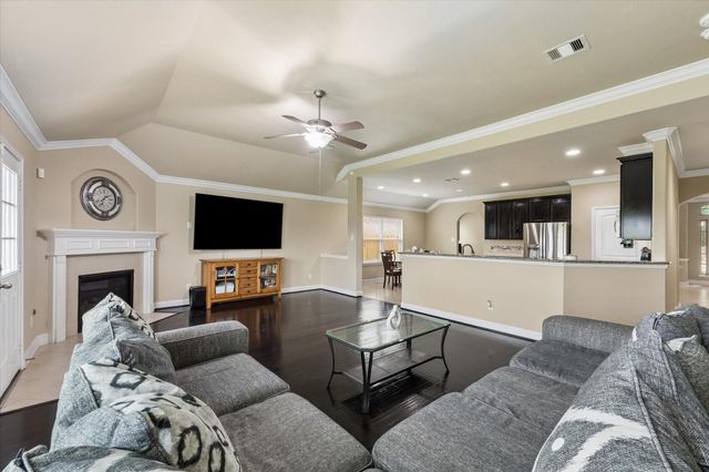 1521 Bluestone Edge Lane, Pearland, TX 77089