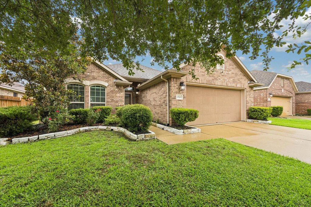 1521 Bluestone Edge Lane, Pearland, TX 77089