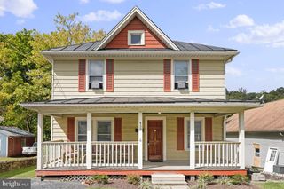 458 S WASHINGTON STREET, Berkeley Springs, WV 25411