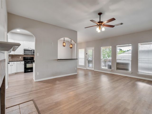 2310 Highland Crossing Drive, Conroe, TX 77304