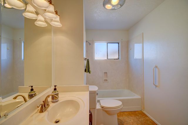 3947 Donald Road SW, Albuquerque, NM 87105