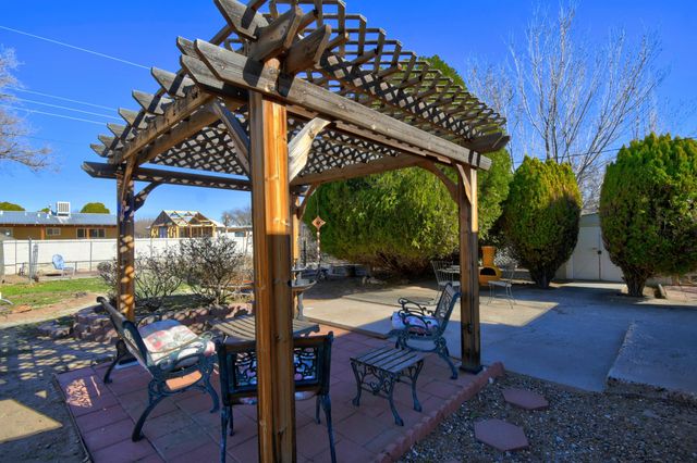 3947 Donald Road SW, Albuquerque, NM 87105