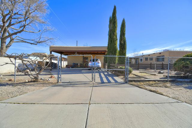 3947 Donald Road SW, Albuquerque, NM 87105