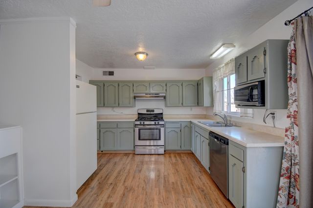 3947 Donald Road SW, Albuquerque, NM 87105