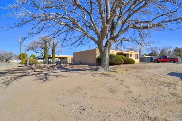 3947 Donald Road SW, Albuquerque, NM 87105