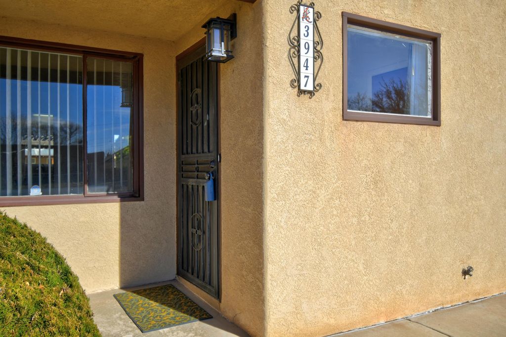 3947 Donald Road SW, Albuquerque, NM 87105