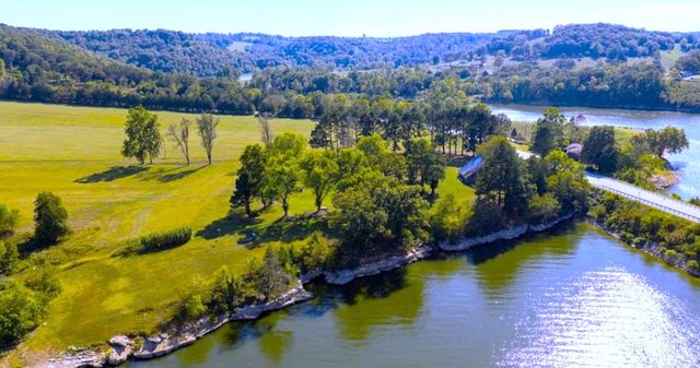 14889 311 Highway, Green Forest, AR 72638