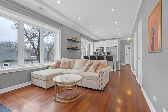 3435 W Sunnyside Avenue 3W, Chicago, IL 60625