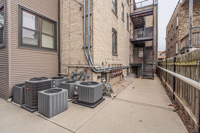 3435 W Sunnyside Avenue 3W, Chicago, IL 60625
